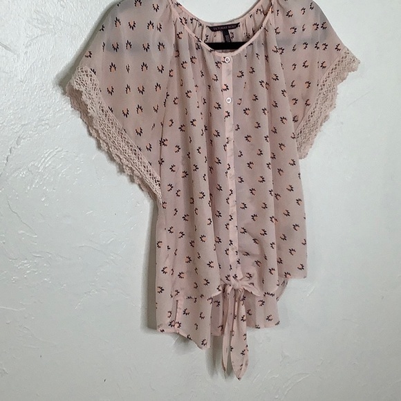 Victoria’s Secret front tie back splits lace trim floral blouse size Small EUC - Picture 2 of 14